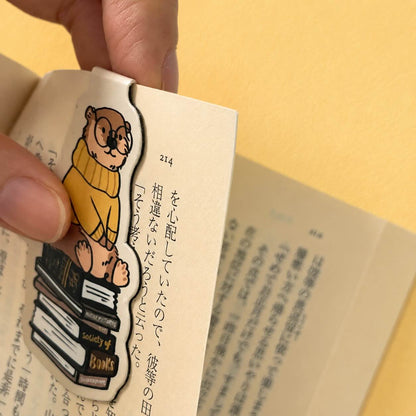 Basil the Otter — Readers' Club Exclusive ☆ Magnetic Bookmark